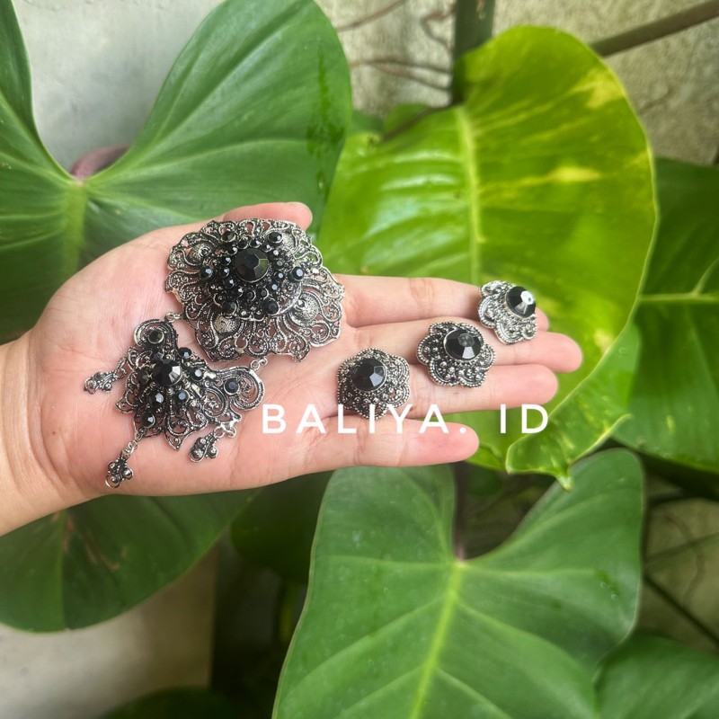 Tips Membeli Bros Kebaya Bali Online agar Tidak Salah Pilih