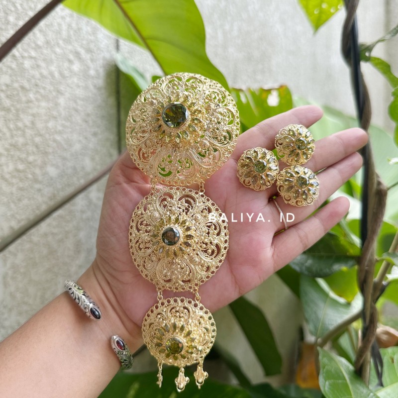 Tips Memadukan Bros Kebaya Bali dengan Warna Kebaya Favorit Anda