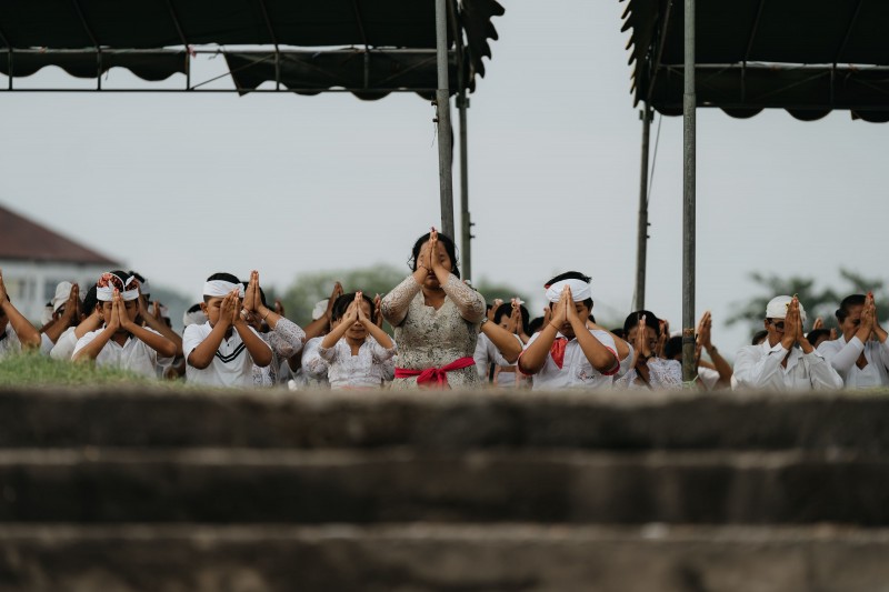 Konsultasi Spiritual Hindu Bali: Memahami Makna Tri Sandya Lebih Dalam