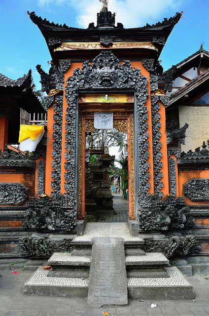 Angkul Angkul Batu Bata Bergaya Modern